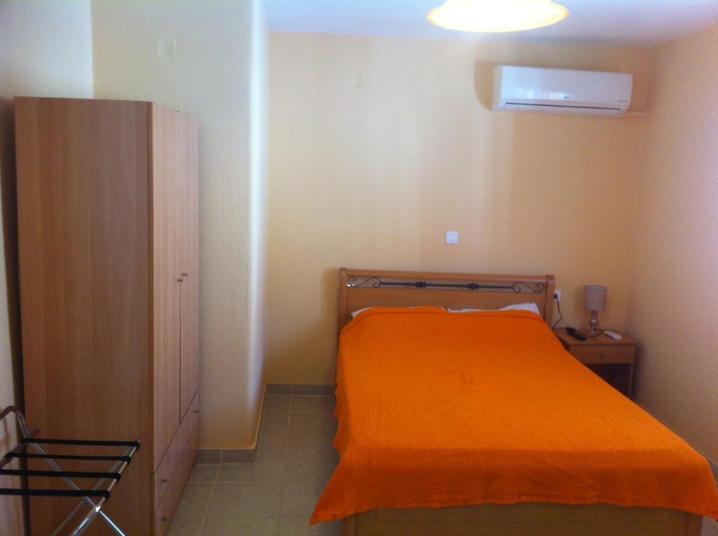 Melissa Rooms Agios Kirykos  Room photo